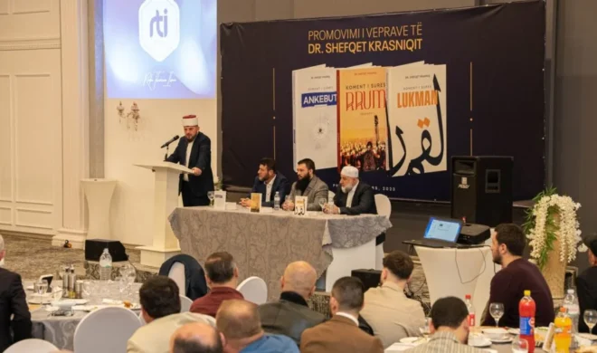 Shefqet Krasniqi promovoi tre libra Shefqet Krasniqi promovoi tre libra